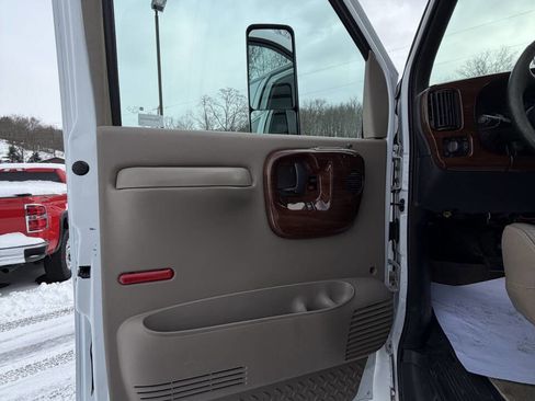 Used 2005 GMC TopKick C4500 4x4 Crew Cab image 40