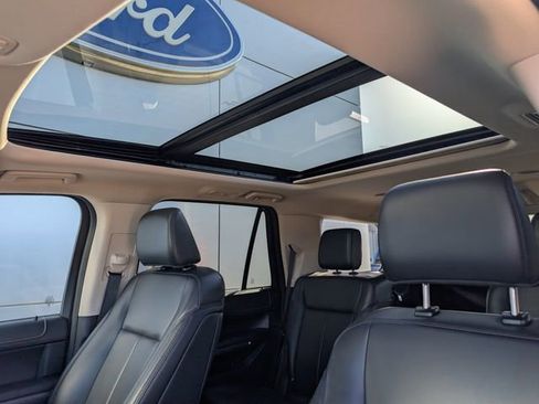 Used 2024 Ford Expedition XLT image 9