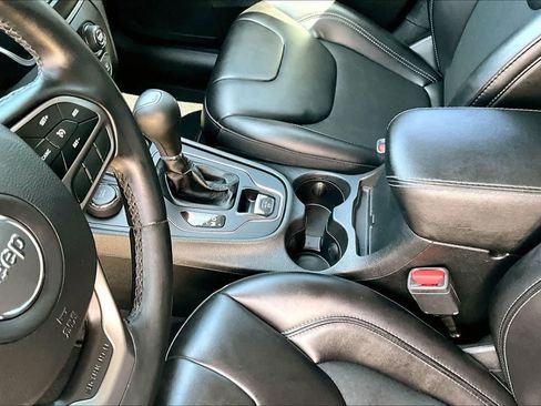 Used 2019 Jeep Cherokee Latitude Plus w/ Comfort/Convenience Group AWD/4WD image 17
