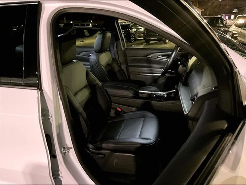 Certified 2025 Chevrolet Traverse LT image 10