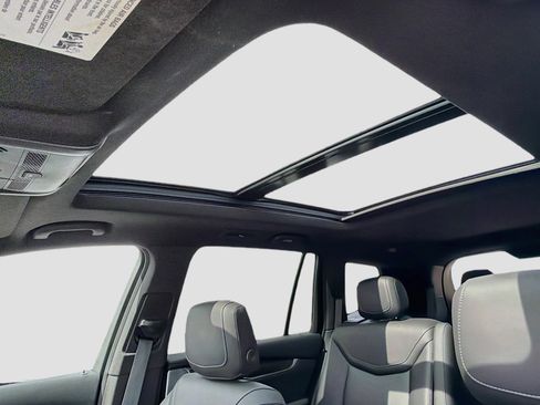 Certified 2023 Cadillac XT6 Sport w/ Technology Package AWD/4WD image 23