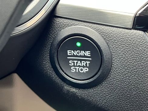 Certified 2022 Ford Escape Titanium FWD image 31