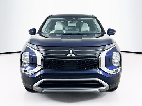 Used 2025 Mitsubishi Outlander SE AWD/4WD image 2