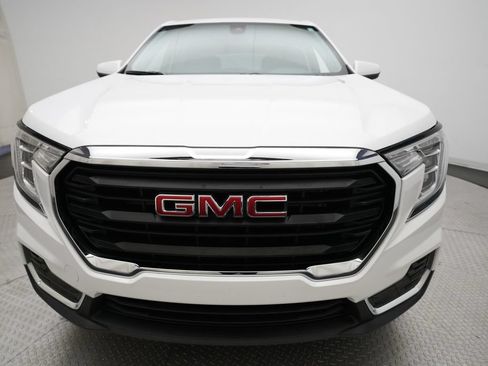 Used 2024 GMC Terrain SLE w/ LPO, Floor Liner Package AWD/4WD image 21