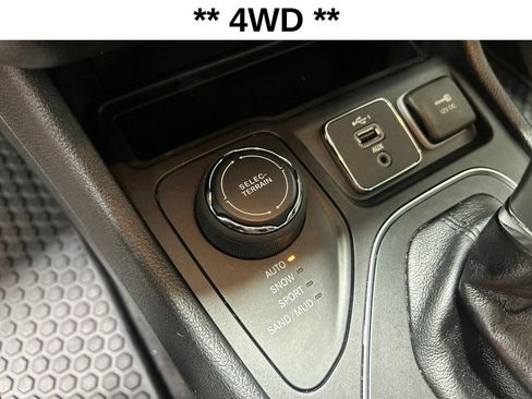 Certified 2019 Jeep Cherokee Latitude Plus w/ Cold Weather Group AWD/4WD image 7