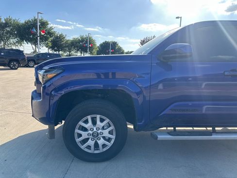 Used 2025 Toyota Tacoma SR5 AWD/4WD image 6