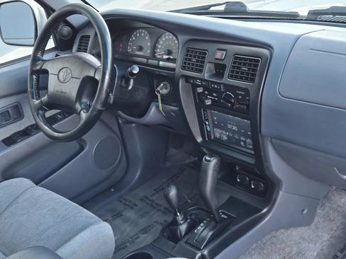 Used 2000 Toyota 4Runner SR5 AWD/4WD image 16
