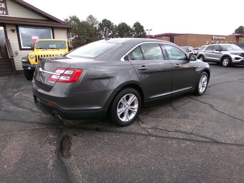 Used 2016 Ford Taurus SE image 3