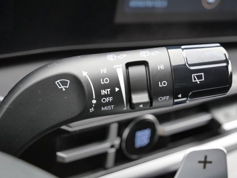 Certified 2025 Hyundai Santa Fe SEL image 33