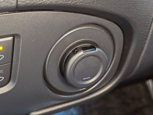 Used 2023 Nissan Frontier SV w/ Technology Package AWD/4WD image 31