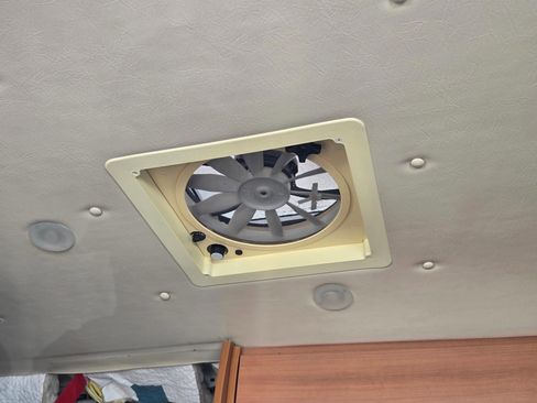 Used 2011 Mercedes-Benz Sprinter 3500 image 19