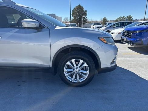 Used 2015 Nissan Rogue SV image 3