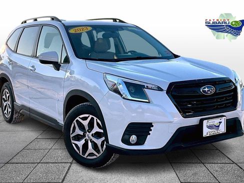 Used 2023 Subaru Forester Premium image 1