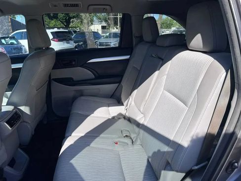 Used 2015 Toyota Highlander Plus FWD image 35