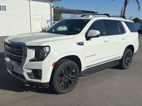 Used 2023 GMC Yukon SLT w/ SLT Premium Package image 7