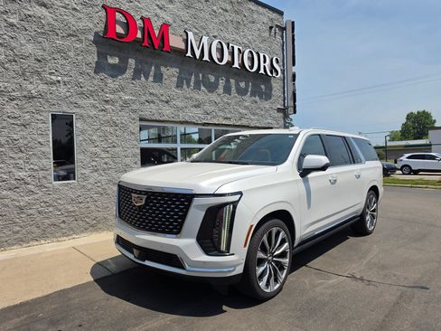 Used 2025 Cadillac Escalade ESV Premium Luxury w/ Touring Package AWD/4WD image 19