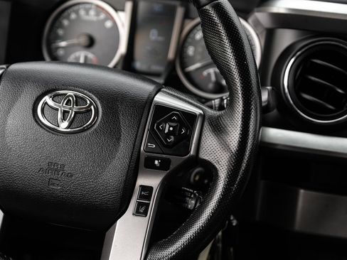 Used 2018 Toyota Tacoma SR5 RWD image 14