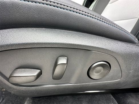 New 2026 Chevrolet Equinox EV LT image 10