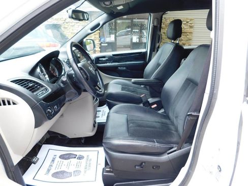 Used 2017 Dodge Grand Caravan SXT FWD image 20