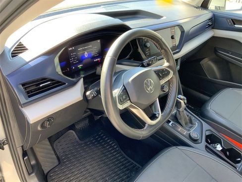 Used 2022 Volkswagen Taos SE w/ IQ.Drive SE Package image 11