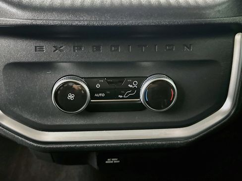 Used 2025 Ford Expedition Active AWD/4WD image 28