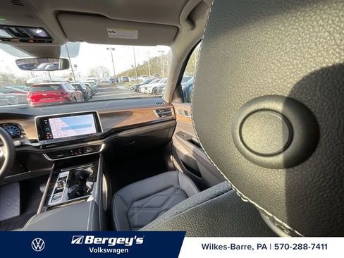 Certified 2025 Volkswagen Atlas SE AWD/4WD image 20