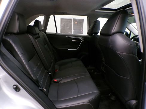 Used 2019 Toyota RAV4 XLE Premium w/ Cold Weather Package AWD/4WD image 20
