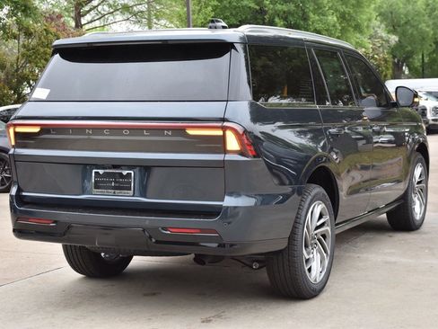New 2026 Lincoln Navigator Reserve image 7