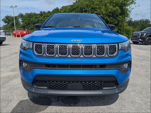 Used 2024 Jeep Compass Latitude AWD/4WD image 9