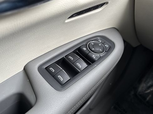 Used 2020 Cadillac XT6 Premium Luxury image 32