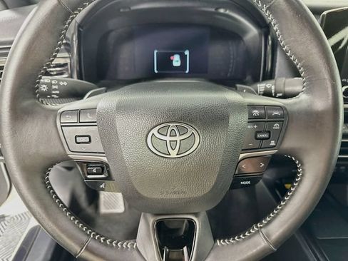 Used 2025 Toyota Camry SE FWD image 18