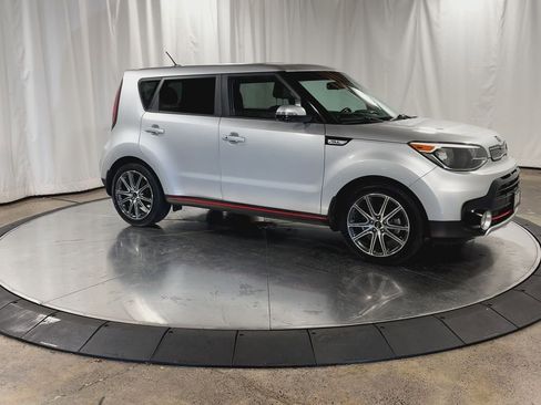 Used 2018 Kia Soul ! image 3