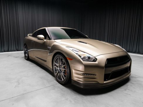 Used 2016 Nissan GT-R Premium AWD/4WD image 10