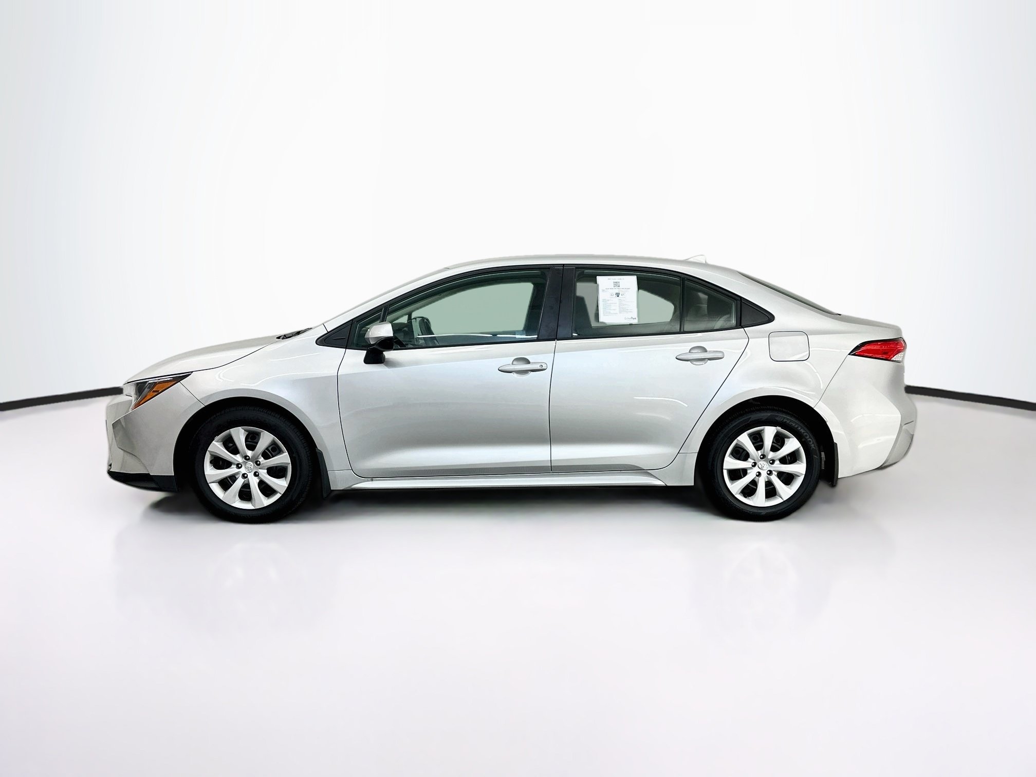 Used 2025 Toyota Corolla LE FWD image 4