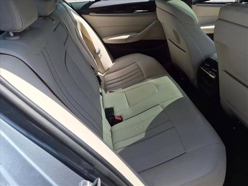 Used 2019 BMW 530i RWD image 13