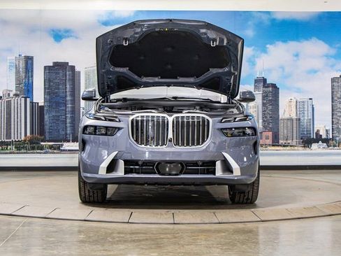 Certified 2025 BMW X7 xDrive40i w/ Premium Package image 4