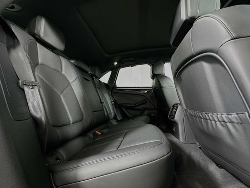 Used 2026 Porsche Macan image 28