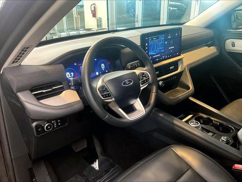 Used 2025 Ford Explorer Active w/ Active Comfort Package RWD image 16