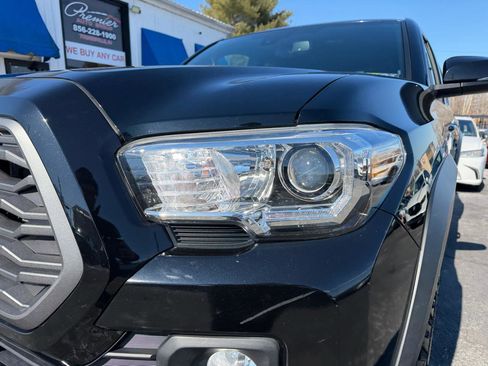 Used 2020 Toyota Tacoma TRD Off-Road w/ Technology Package image 26