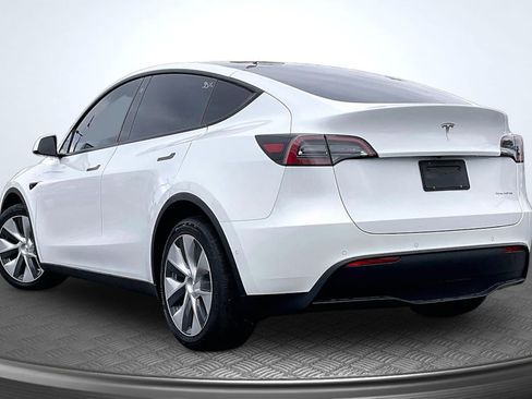 Used 2022 Tesla Model Y Long Range AWD/4WD image 2