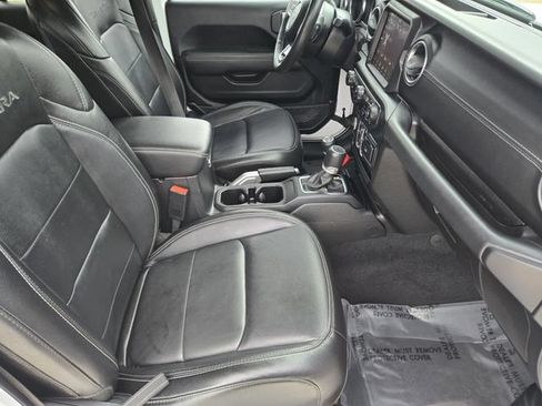 Used 2019 Jeep Wrangler Unlimited Sahara AWD/4WD image 14
