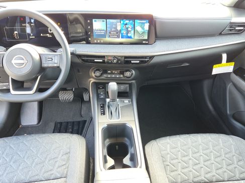 Used 2026 Nissan Kicks SV FWD image 14