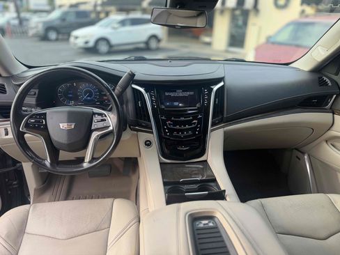 Used 2020 Cadillac Escalade ESV Luxury AWD/4WD image 31