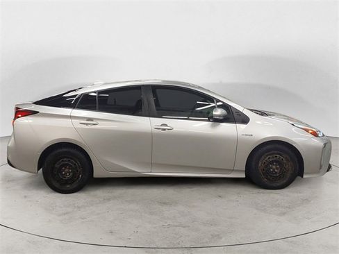 Used 2021 Toyota Prius LE image 6