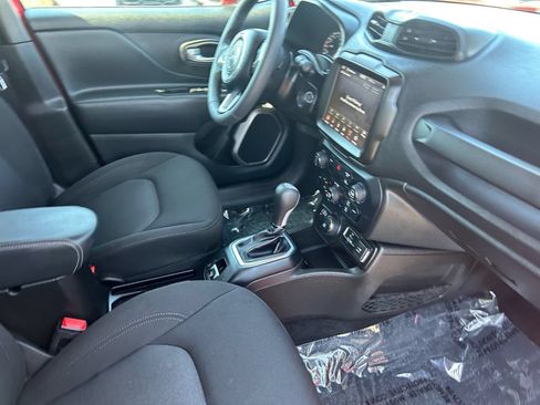 Used 2023 Jeep Renegade Latitude AWD/4WD image 13