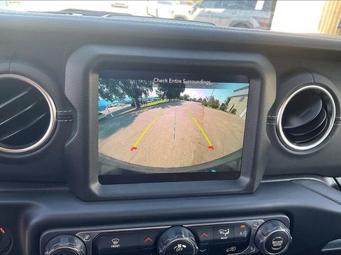 Used 2023 Jeep Wrangler Unlimited Sahara AWD/4WD image 21