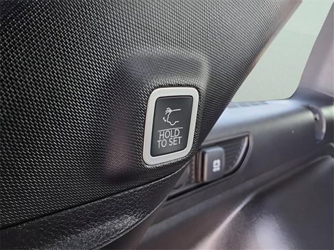 Used 2025 Jeep Grand Cherokee Altitude image 11