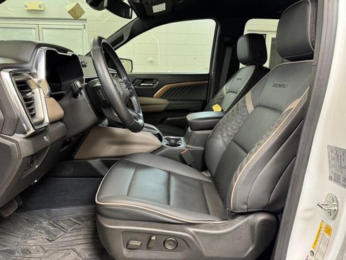 Used 2024 GMC Canyon Denali image 13