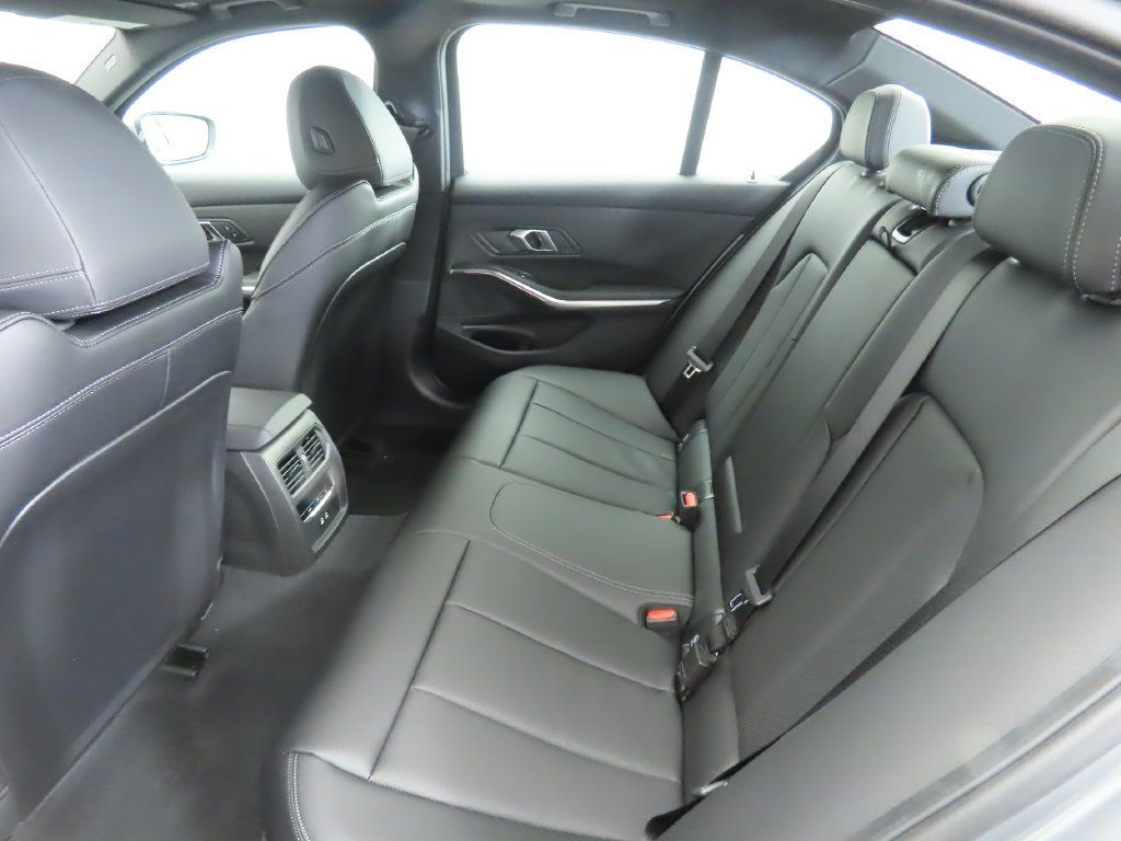 Used 2026 BMW 330i Sedan w/ Convenience Package RWD image 21