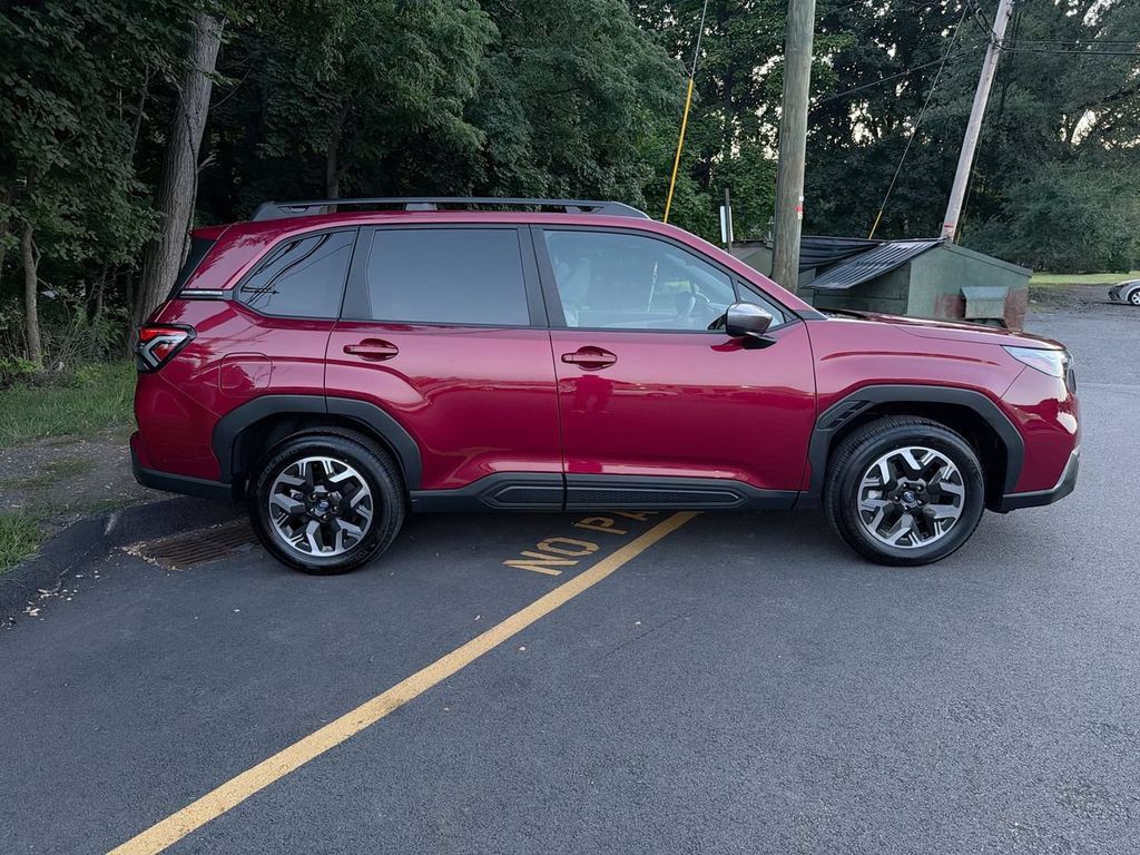 Used 2026 Subaru Forester Premium AWD/4WD image 9